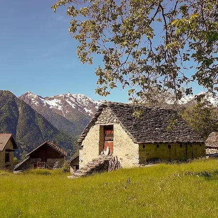Alpe Quaggiui Σαλέ *